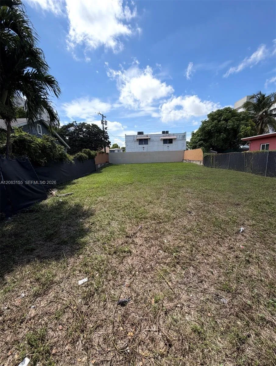 816 NW 21st Ct Miami, FL 33125