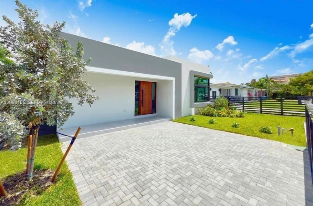 816 NW 21st Ct Miami, FL 33125