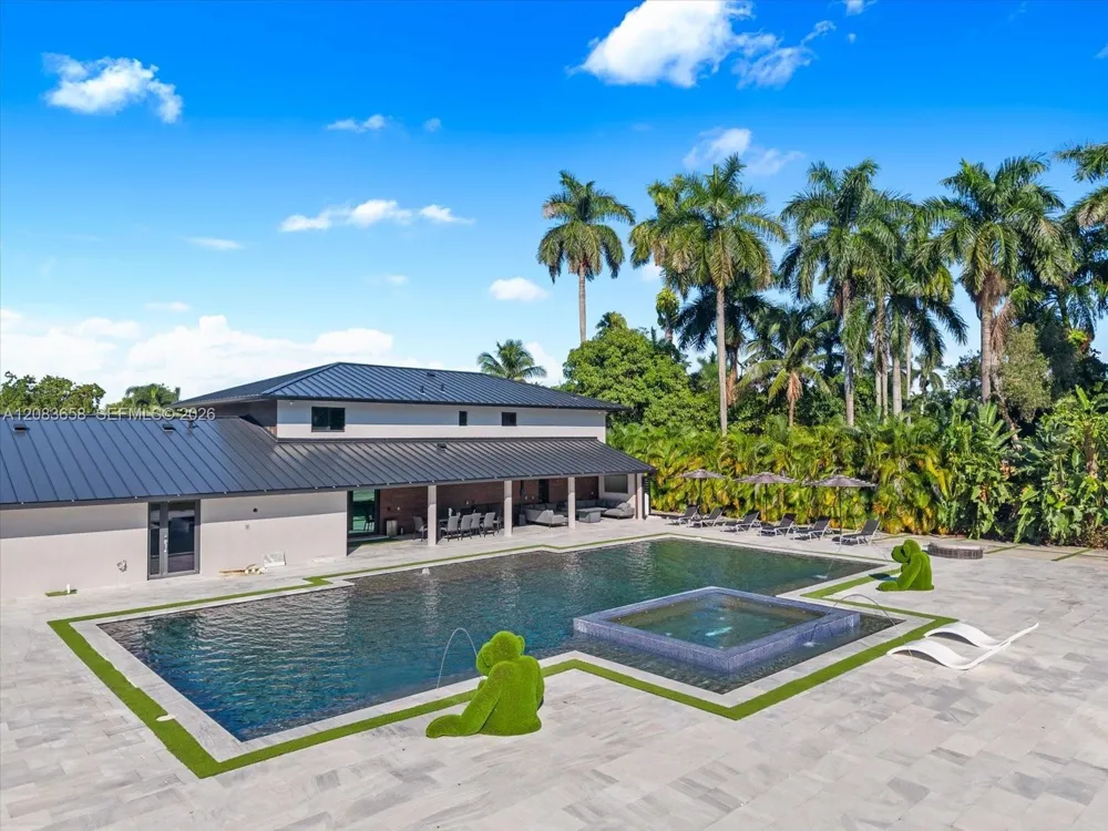 280 NE 156th St Miami, FL 33162