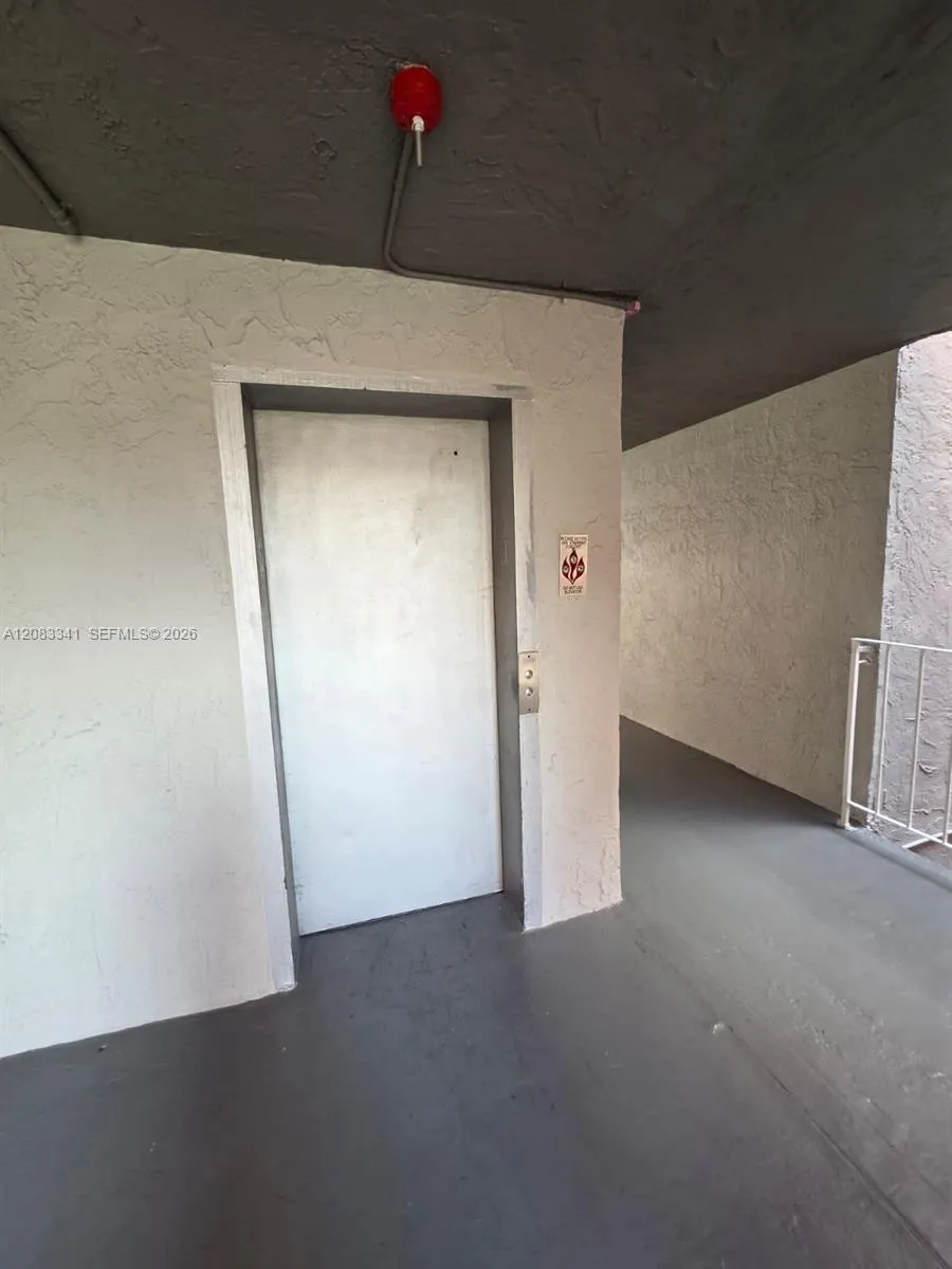 1750 W 46th St #207 Hialeah, FL 33012