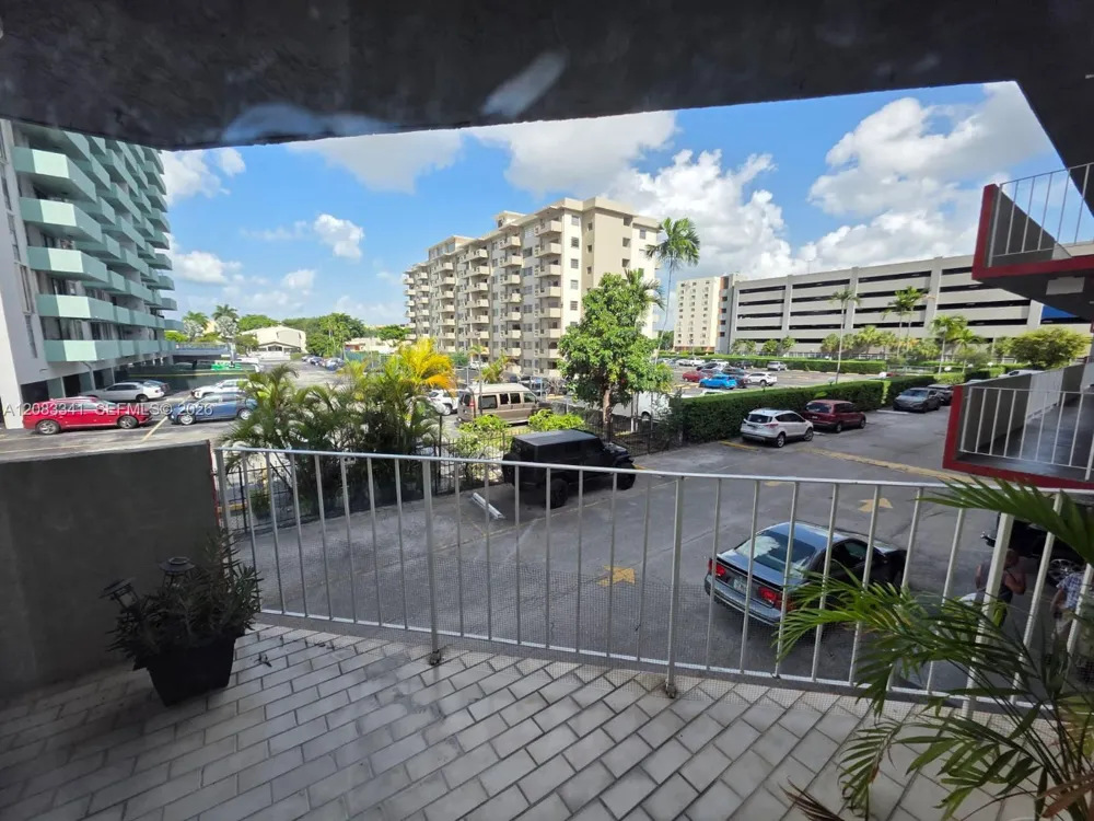 1750 W 46th St #207 Hialeah, FL 33012
