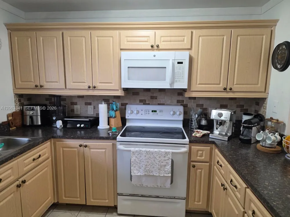 1750 W 46th St #207 Hialeah, FL 33012