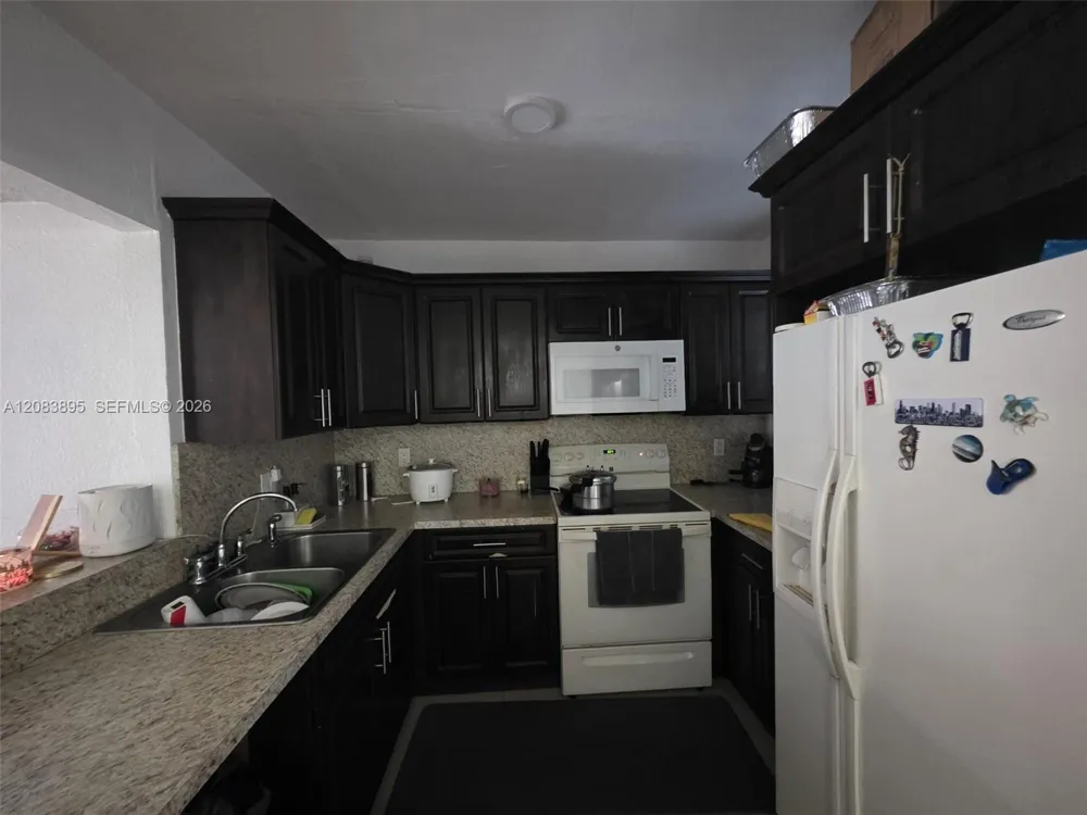 1035 W 77th St #215 Hialeah, FL 33014