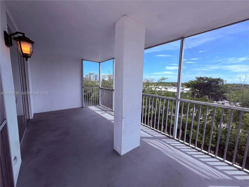 3660 NE 166th St #615 North Miami Beach, FL 33160
