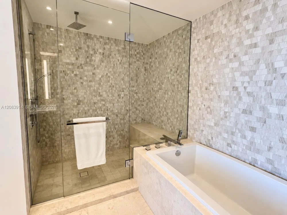88 SW 7th St #1808 Miami, FL 33130