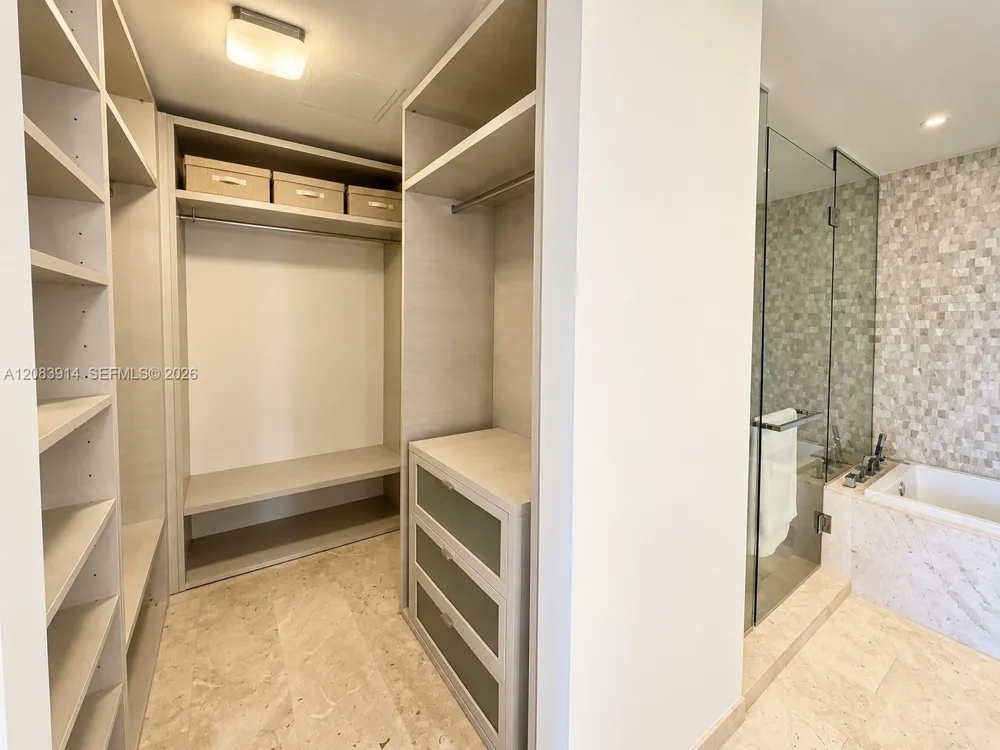 88 SW 7th St #1808 Miami, FL 33130