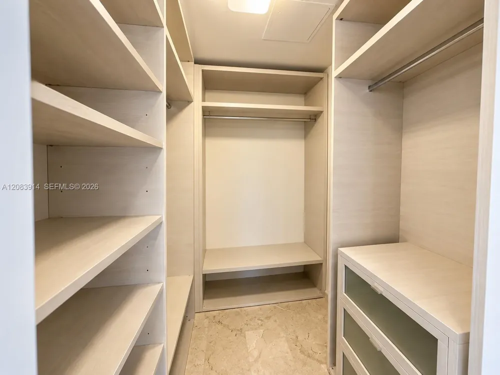 88 SW 7th St #1808 Miami, FL 33130
