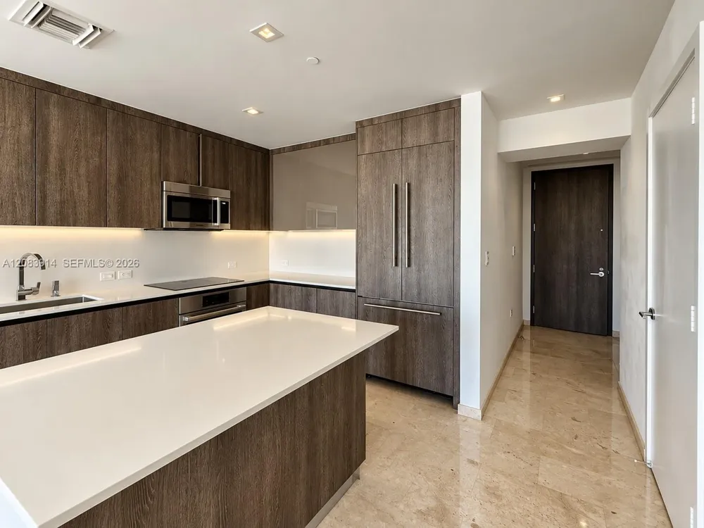 88 SW 7th St #1808 Miami, FL 33130