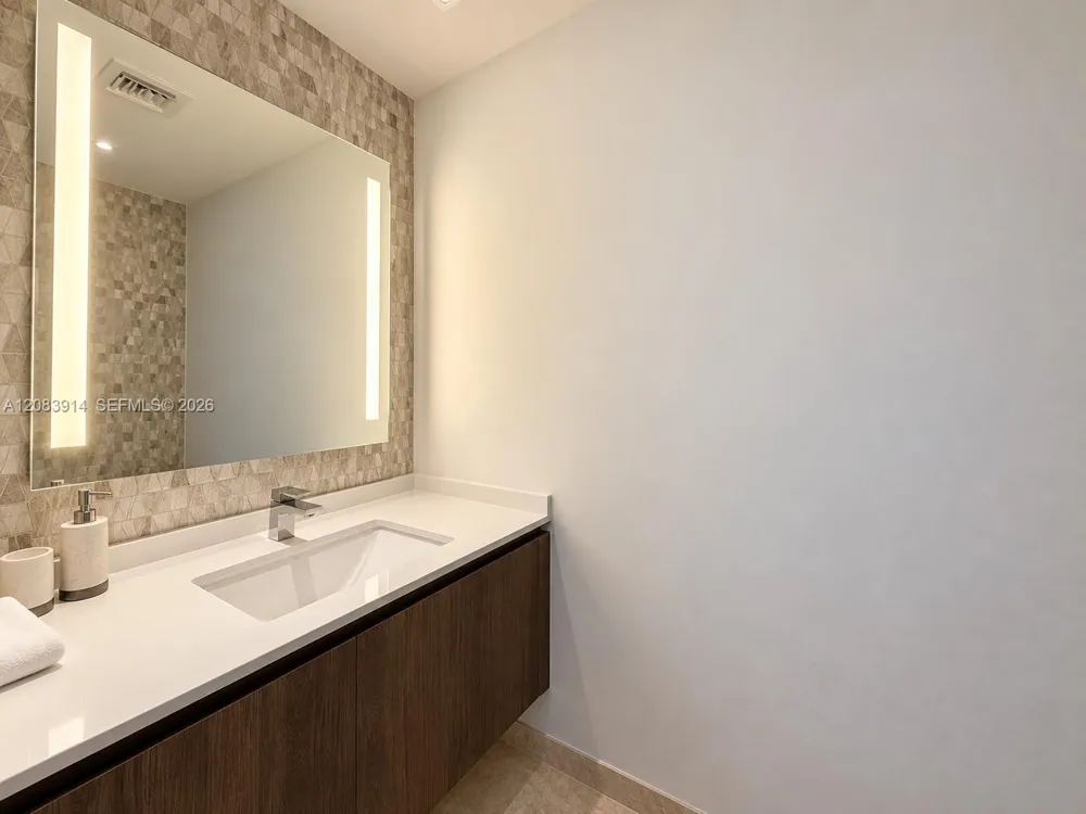 88 SW 7th St #1808 Miami, FL 33130