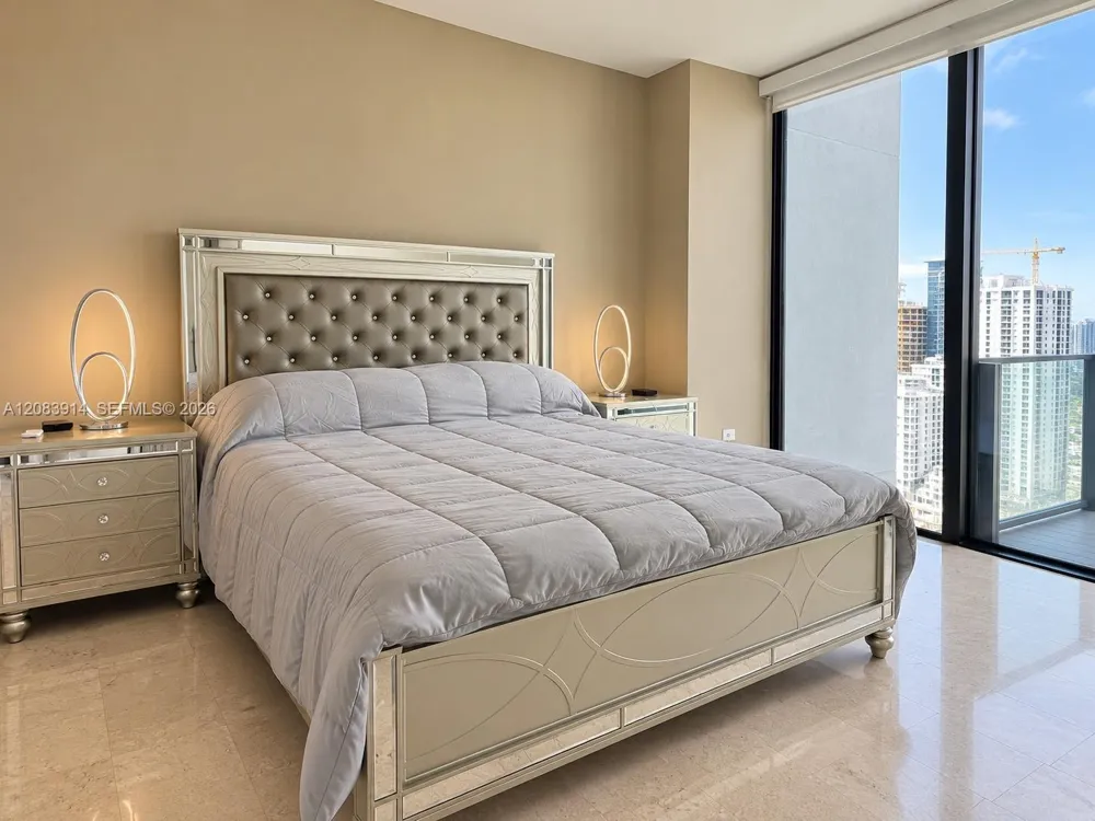 88 SW 7th St #1808 Miami, FL 33130