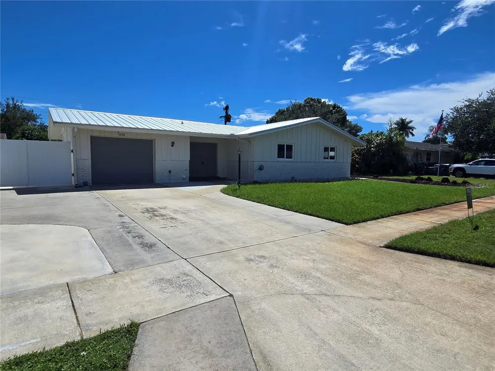5420 STARWOOD PLACE Sarasota, FL 34232