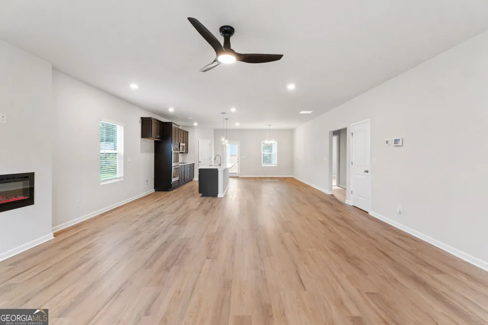1112 DICKENS RD Greensboro, GA 30642