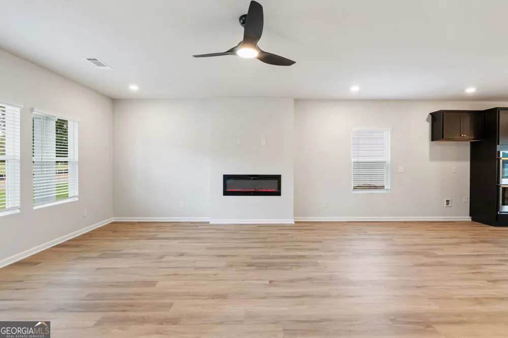 1112 DICKENS RD Greensboro, GA 30642