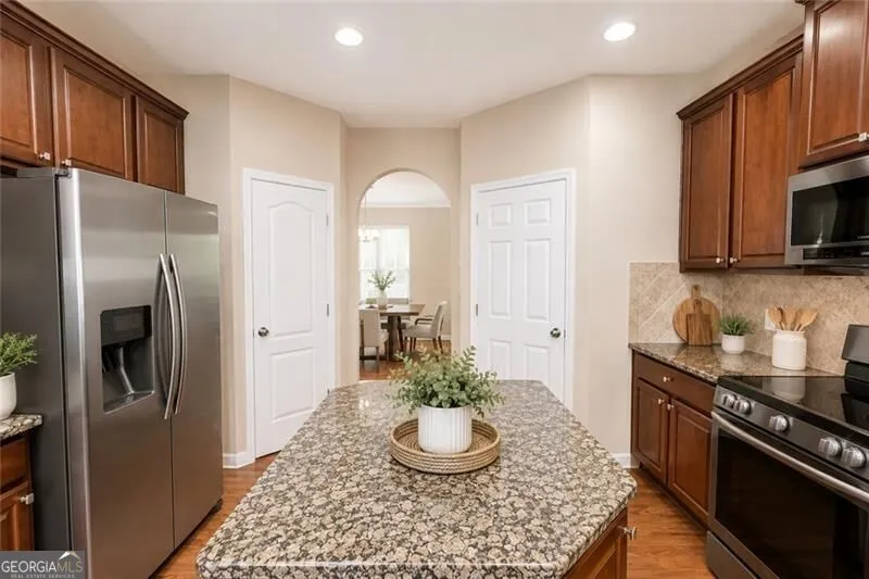300 Hampton PL Canton, GA 30115