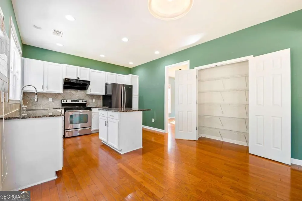 827 Poplar TER Canton, GA 30115