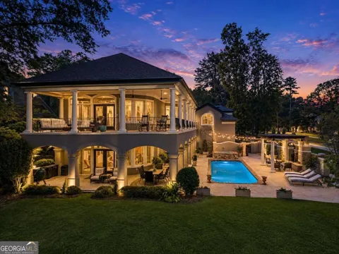 199 Lakecrest DR