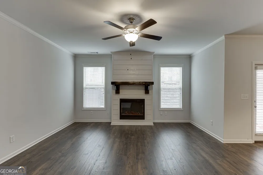 5634 Parkview LN Flowery Branch, GA 30542
