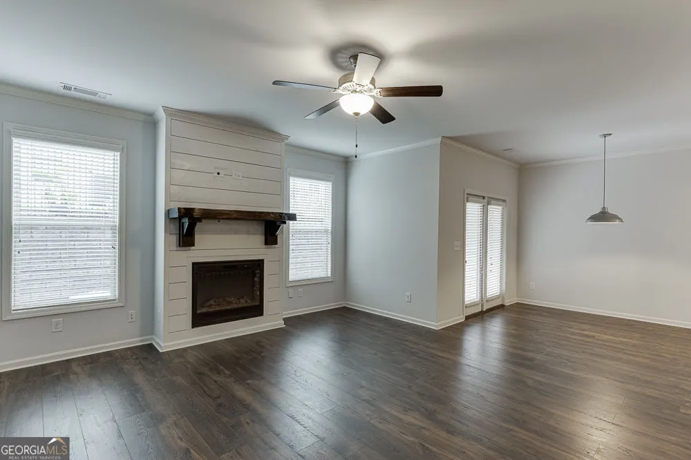 5634 Parkview LN Flowery Branch, GA 30542