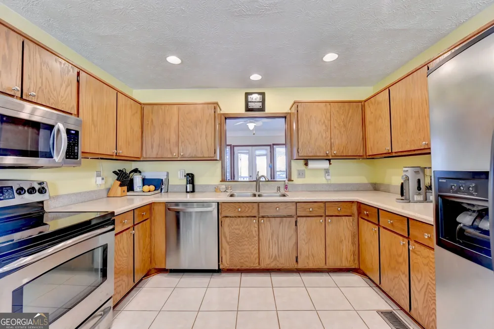 2100 Oak Village LN Lawrenceville, GA 30043