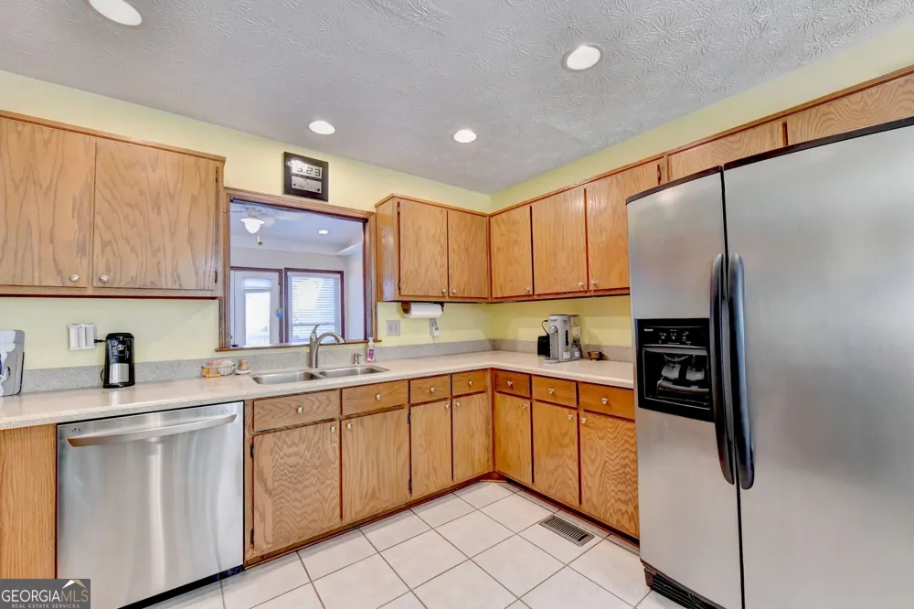 2100 Oak Village LN Lawrenceville, GA 30043