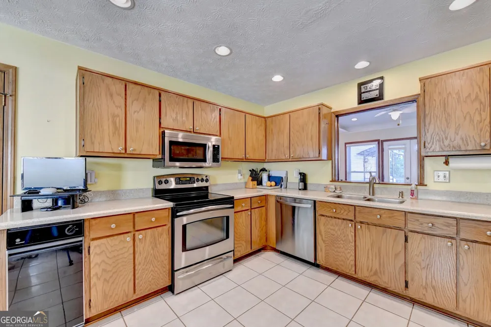 2100 Oak Village LN Lawrenceville, GA 30043