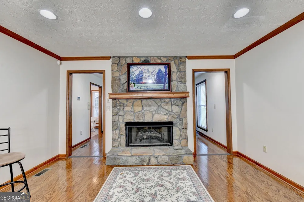 2100 Oak Village LN Lawrenceville, GA 30043