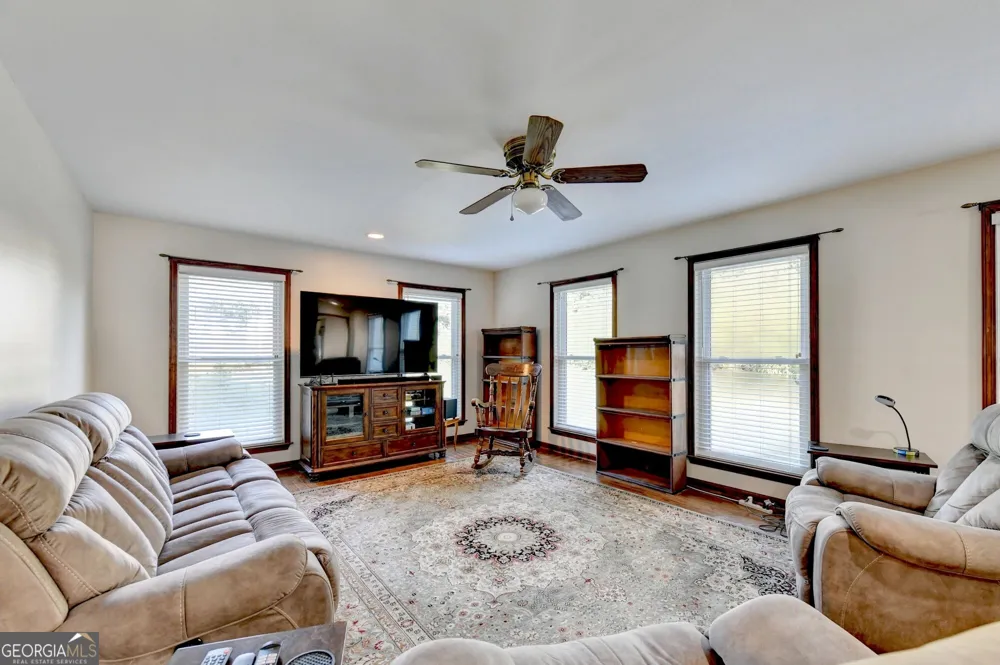 2100 Oak Village LN Lawrenceville, GA 30043