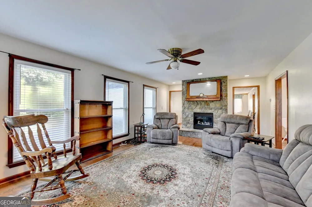 2100 Oak Village LN Lawrenceville, GA 30043