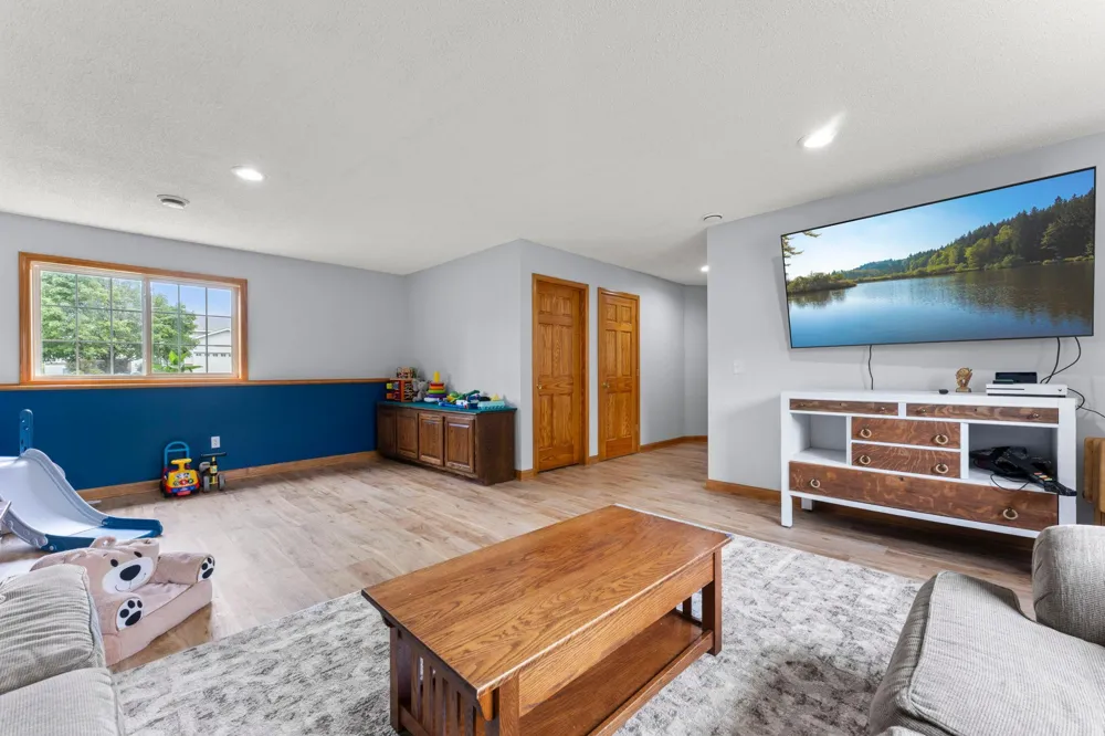 2033 Joes Lake Road SE Cambridge, MN 55008