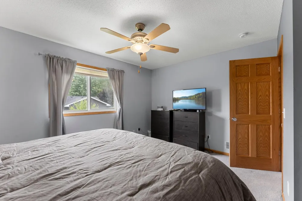 2033 Joes Lake Road SE Cambridge, MN 55008