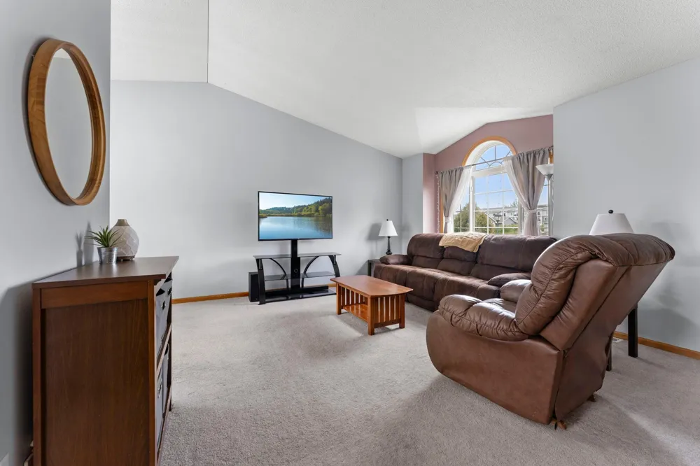 2033 Joes Lake Road SE Cambridge, MN 55008