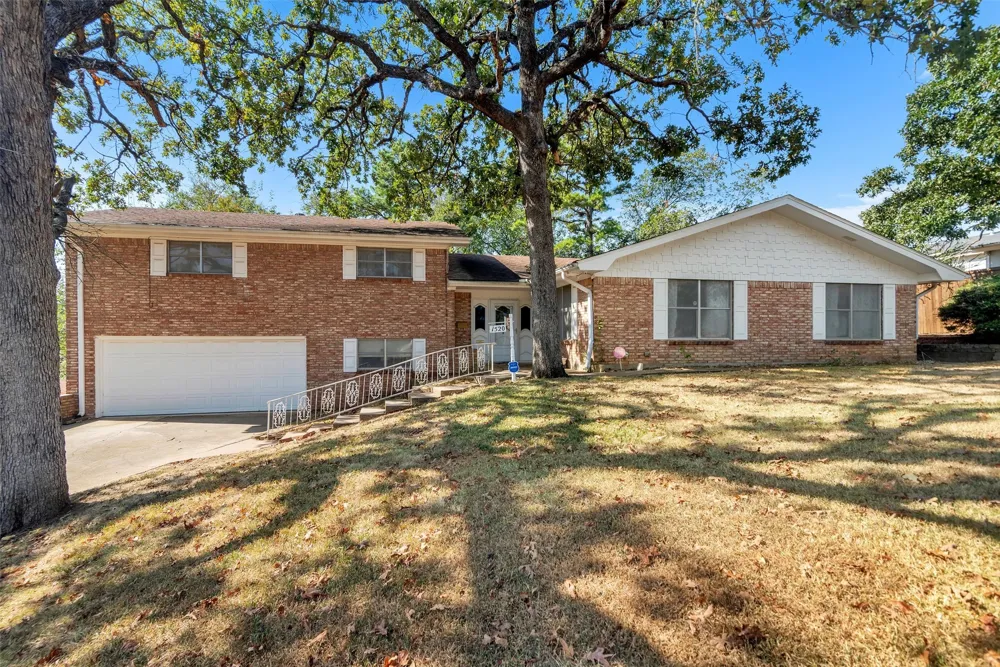 1520 W Main Street Denison, TX 75020