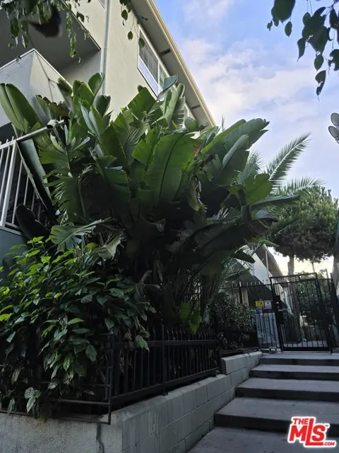 350 S Hobart Boulevard #7