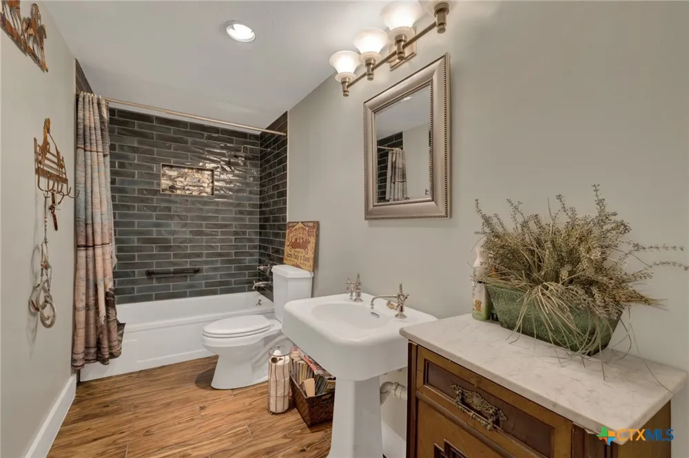 307 Valley Acres Drive New Braunfels, TX 78130