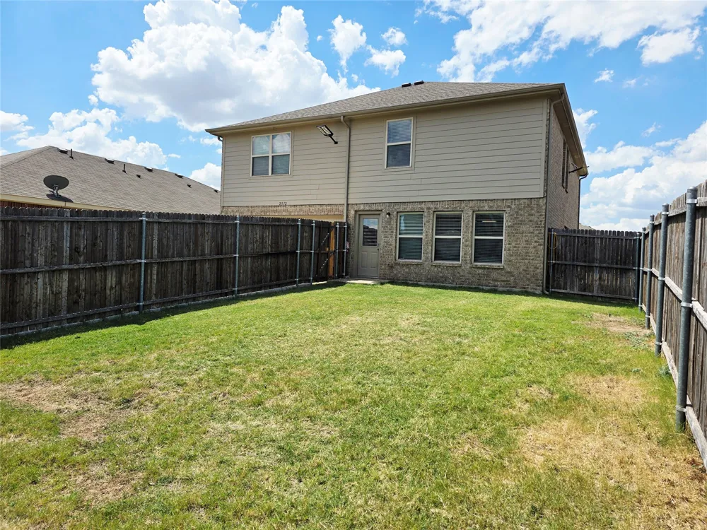 2512 Brentwood Drive Lancaster, TX 75134