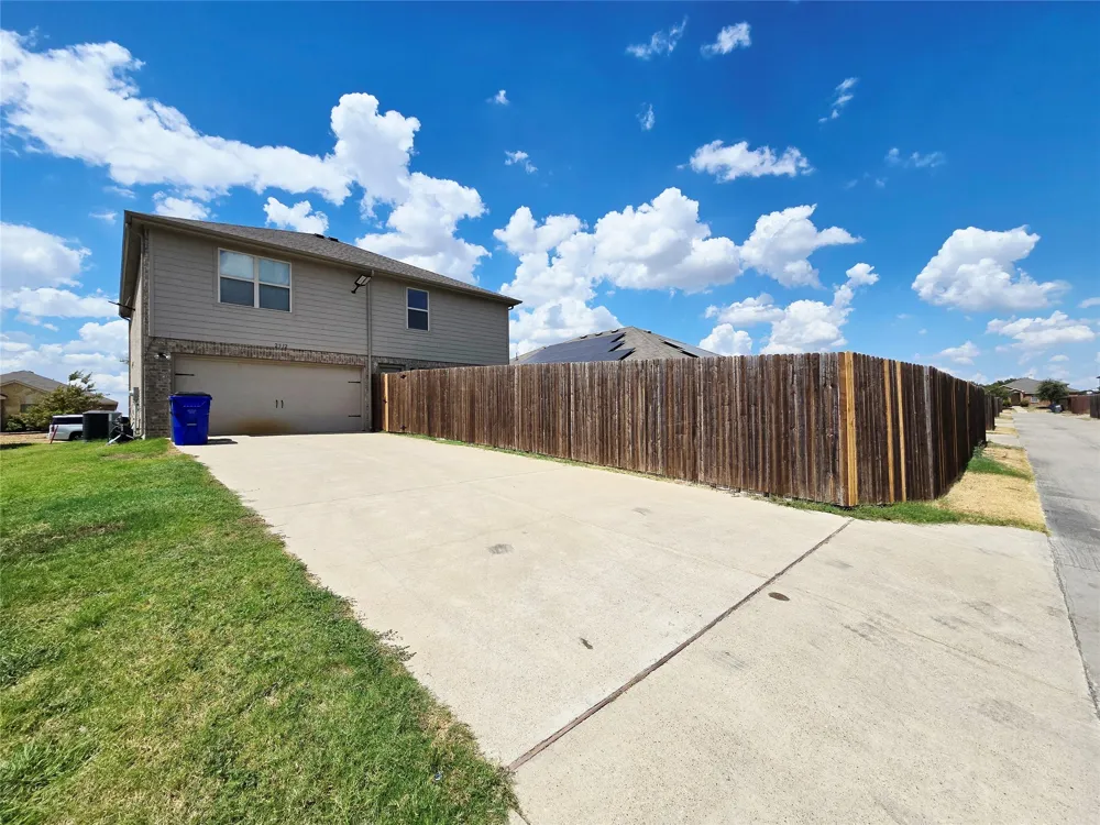 2512 Brentwood Drive Lancaster, TX 75134