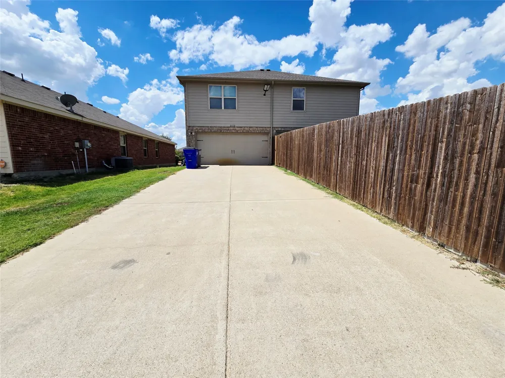 2512 Brentwood Drive Lancaster, TX 75134