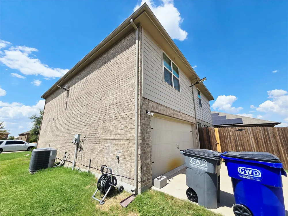 2512 Brentwood Drive Lancaster, TX 75134