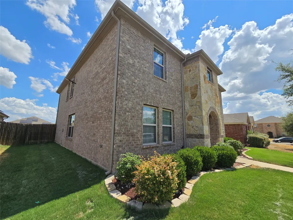 2512 Brentwood Drive Lancaster, TX 75134