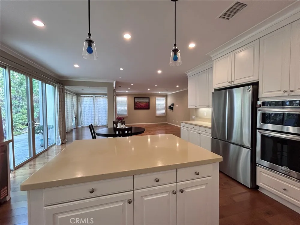 63 Elmdale Irvine, CA 92620