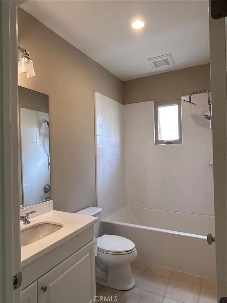 63 Elmdale Irvine, CA 92620