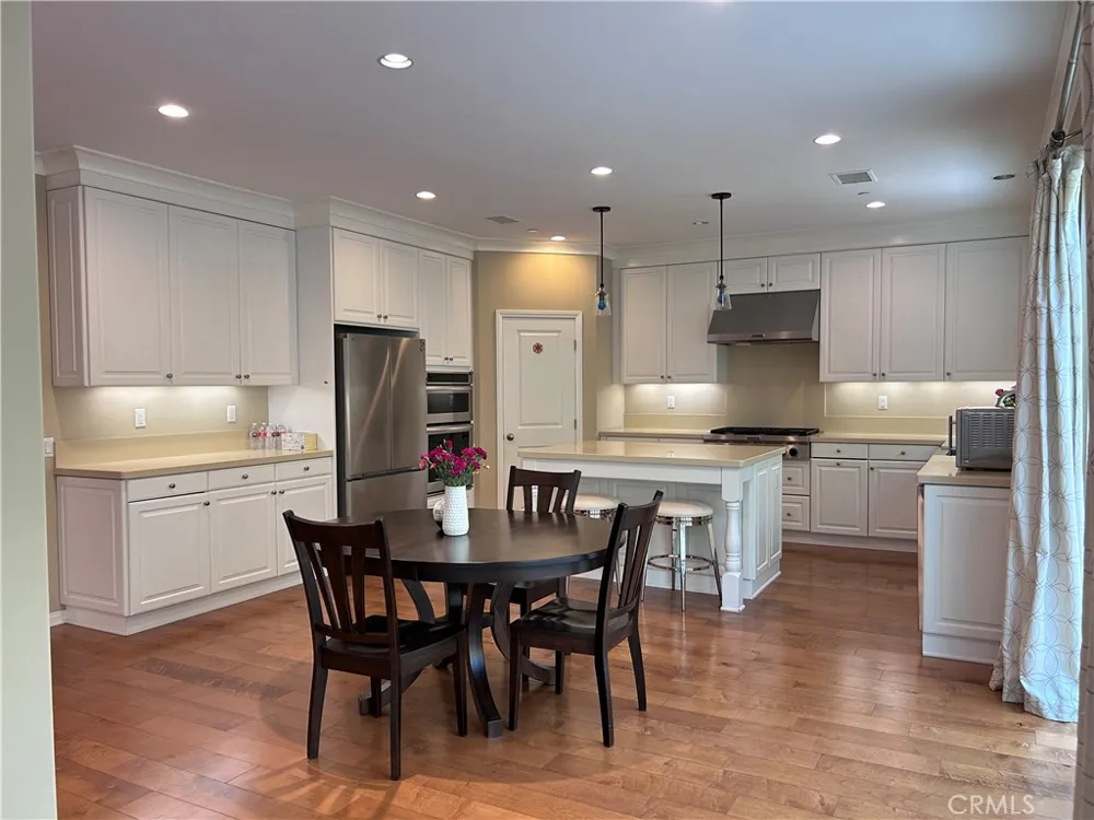 63 Elmdale Irvine, CA 92620