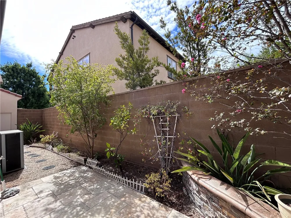 63 Elmdale Irvine, CA 92620