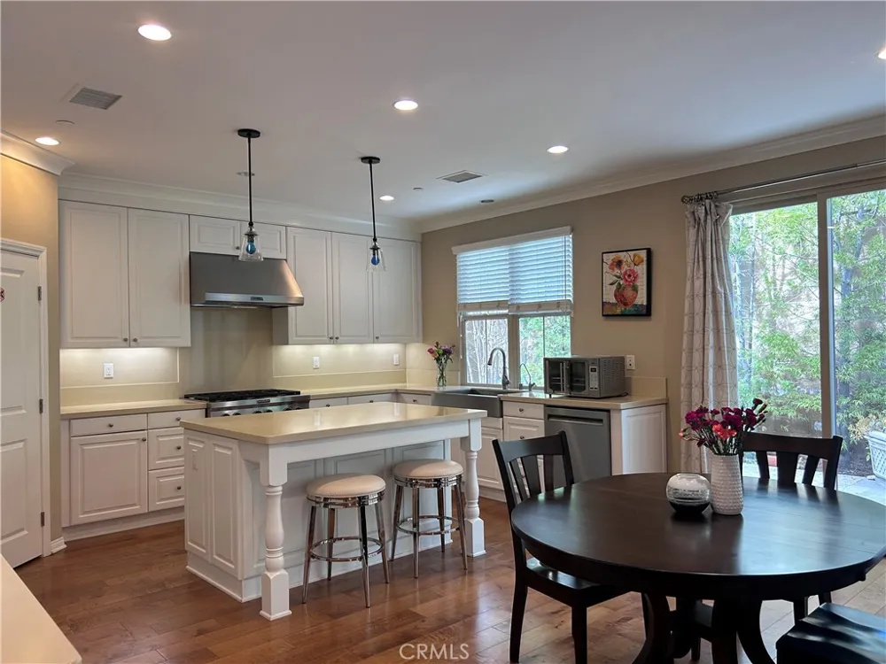 63 Elmdale Irvine, CA 92620
