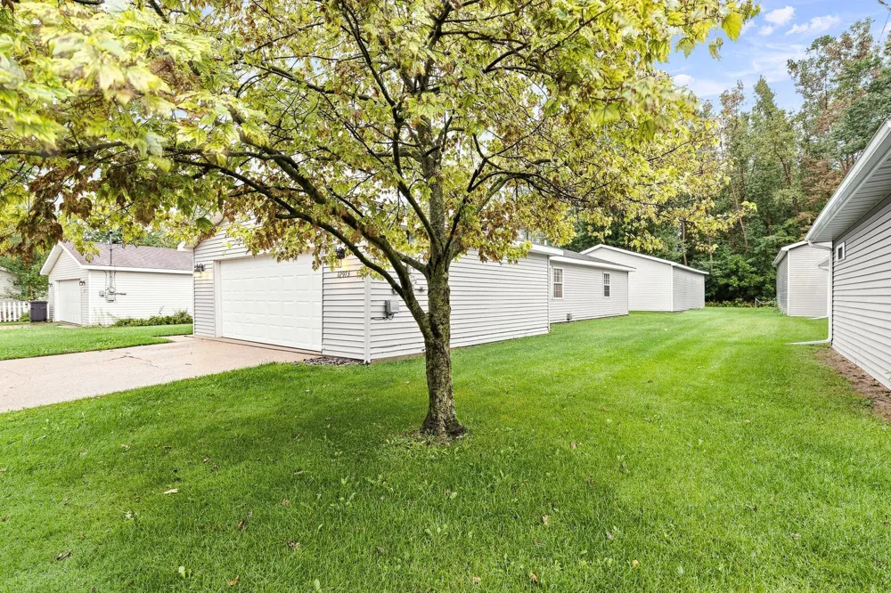 12973 Roughys Drive Wayland, MI 49348