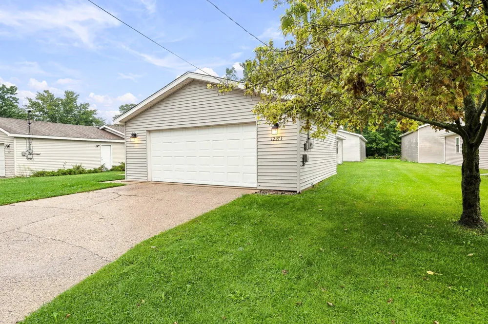 12973 Roughys Drive Wayland, MI 49348