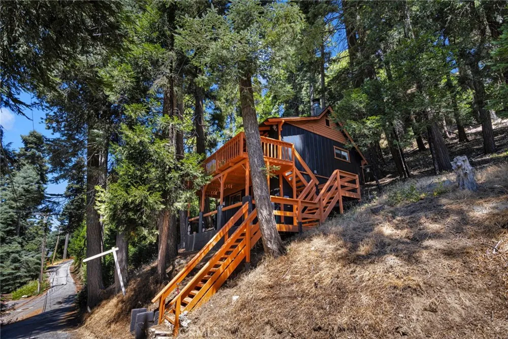 739 Lake Lake Arrowhead, CA 92385