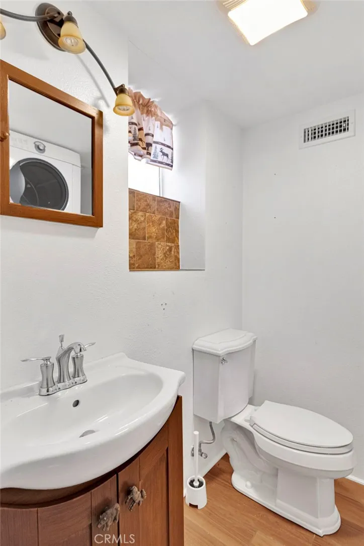 739 Lake Lake Arrowhead, CA 92385