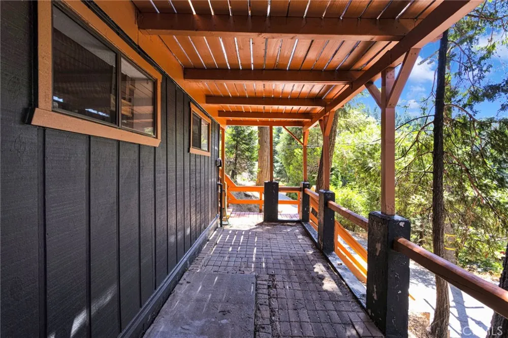 739 Lake Lake Arrowhead, CA 92385