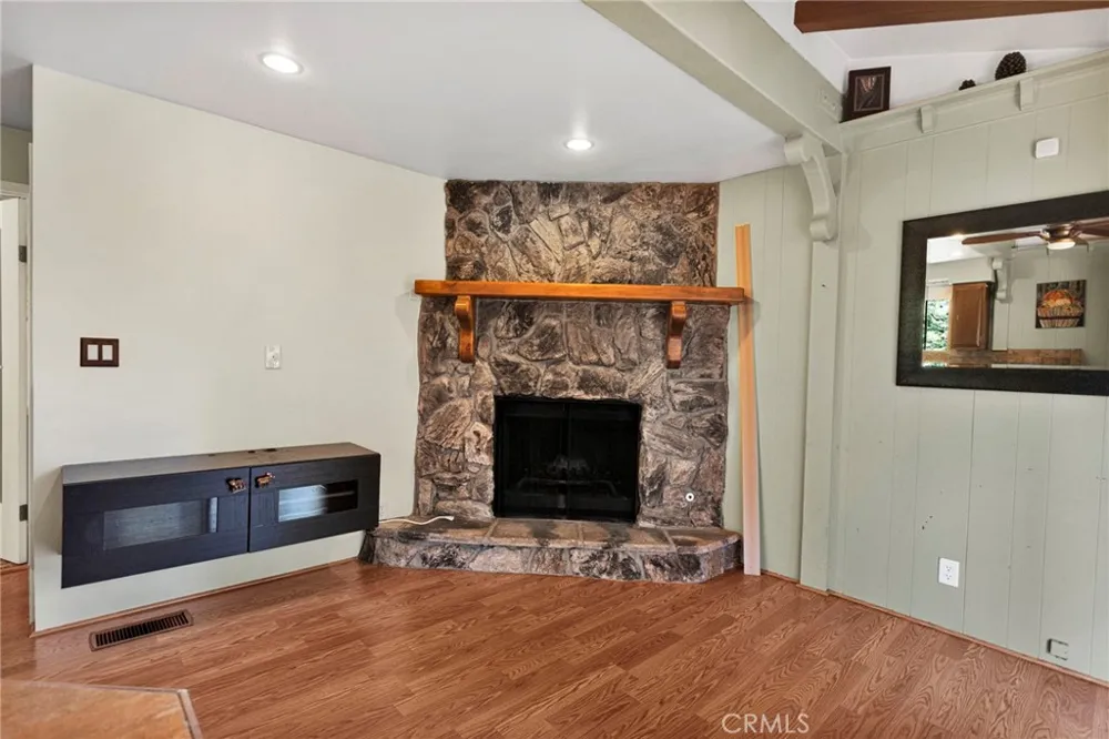 739 Lake Lake Arrowhead, CA 92385